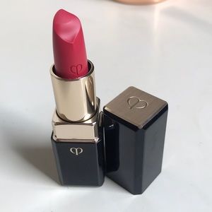 Clé de Peau Lipstick Cashmere in Wild Geranium